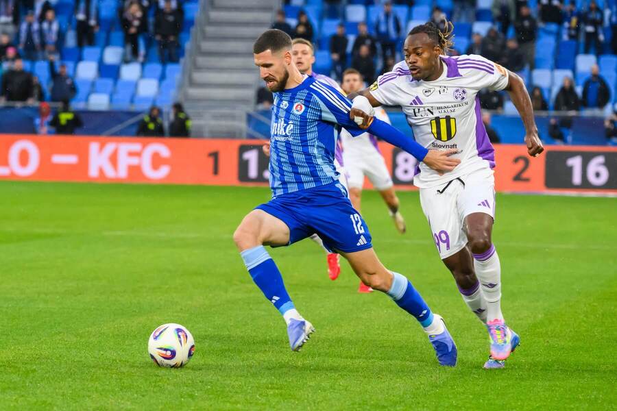 Elvis Mashike z Komárna doráža na Slovanistu Bajriča