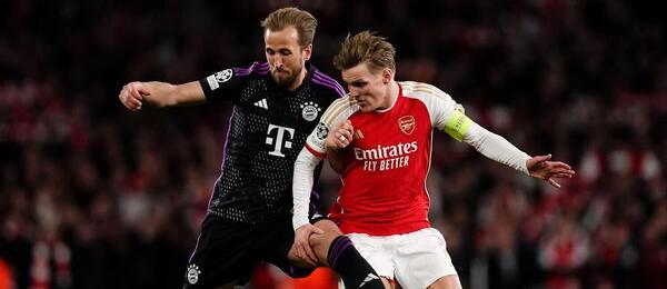 Harry Kane v súboji s Martinom Odegaardom