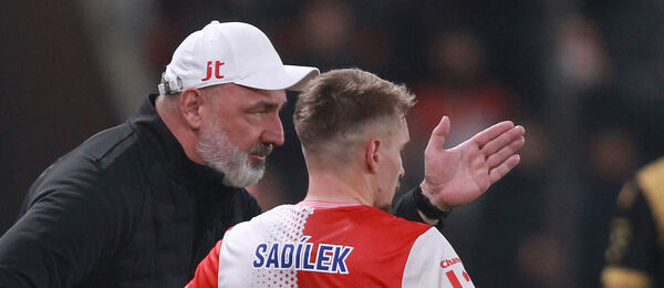 Trpišovský dáva pokyny Sadílekovi.
