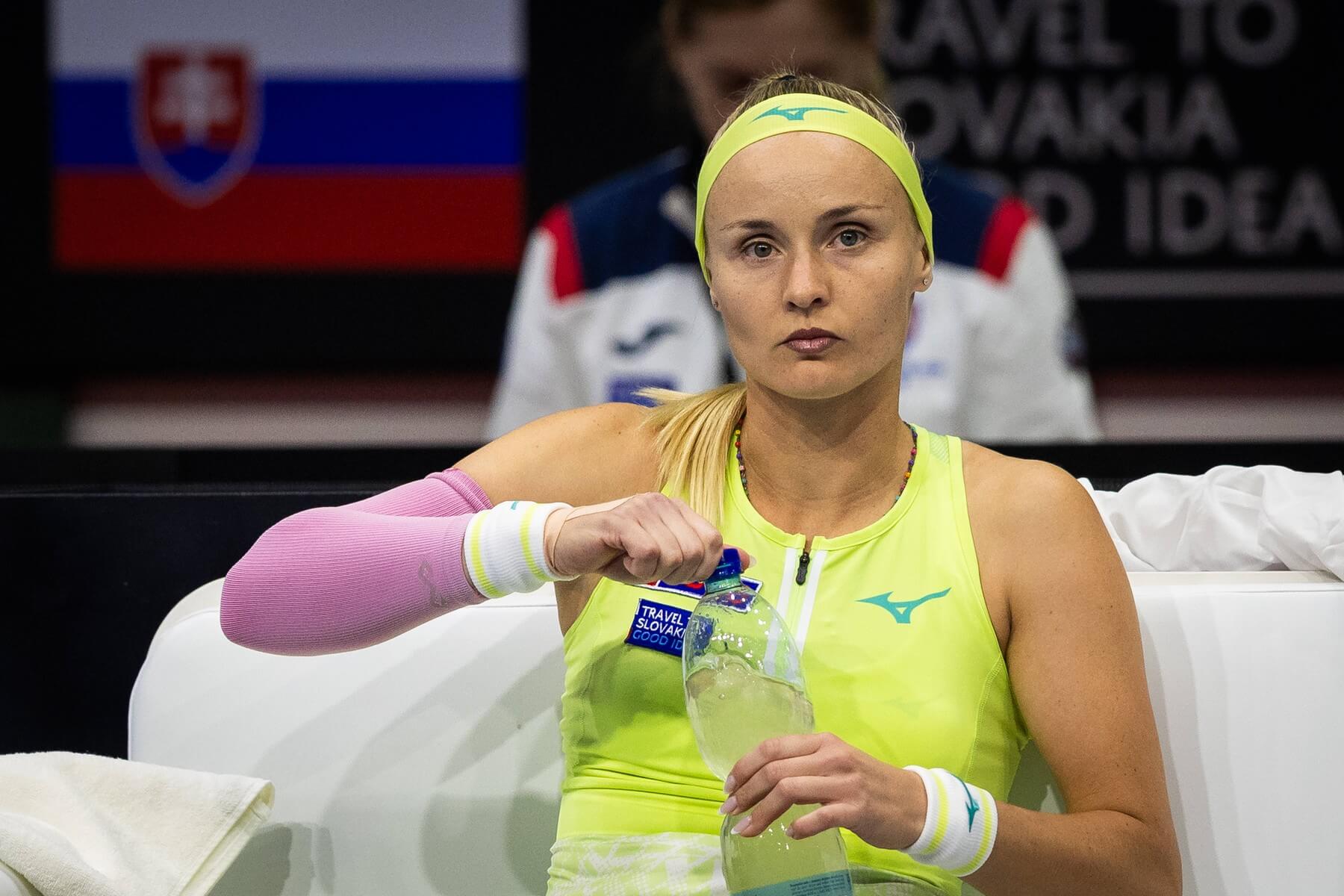 Slovenská tenistka Rebecca Šramková počas zápasu s Dánkou Johanne Christine Svendsen v aprílovom súboji Slovenska a Dánska v rámci kvalifikácie na finálový turnaj Billie Jean King Cup 2025