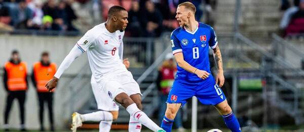 Slovenský reprezentant Ondrej Duda vpravo.