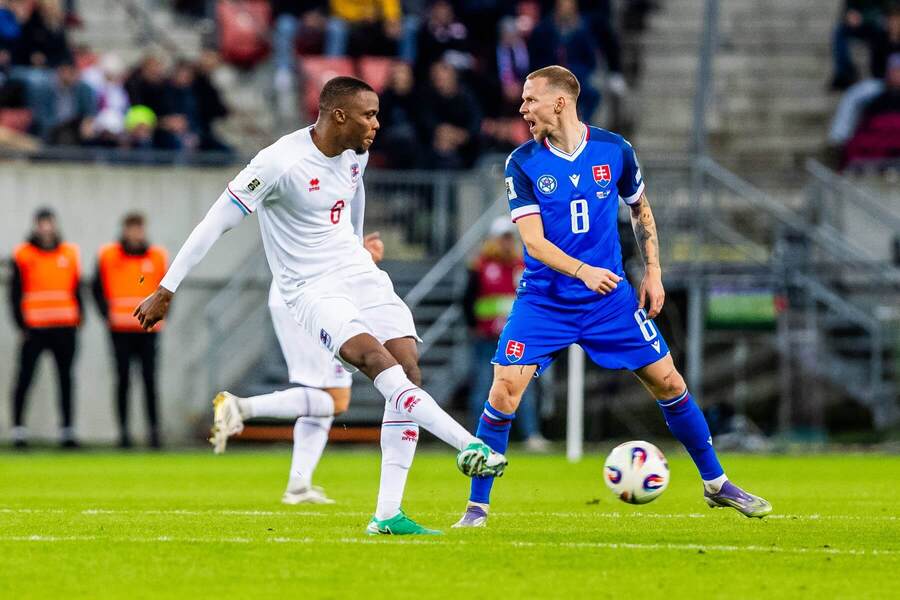 Slovenský reprezentant Ondrej Duda vpravo.