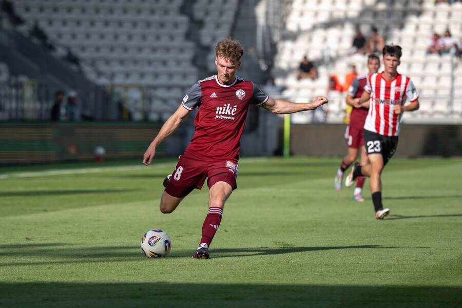 Ondřej Deml v drese Podbrezovej