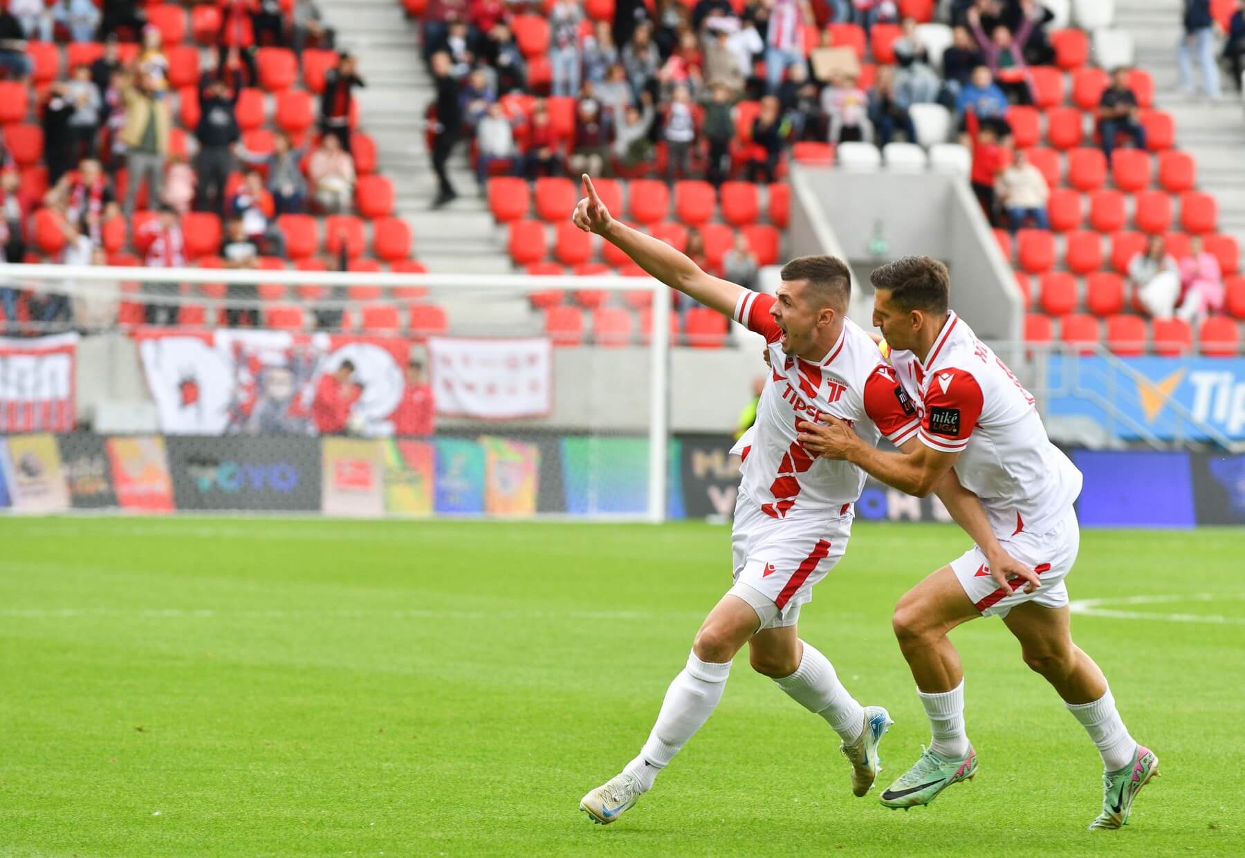 Gólová radosť obrancov AS Trenčín, zľava Lukáš Skovajsa a Jakub Holúbek