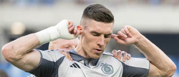 Danylo Ignatenko oslavuje gól do siete Skalice.