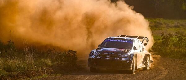 Kalle Rovanperä pri prejazde zákrutou na rally Paraguaj