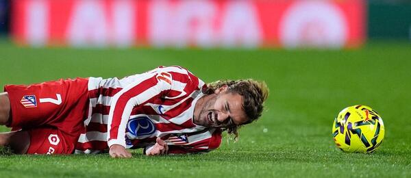 Antoine Griezmann v bolestiach.