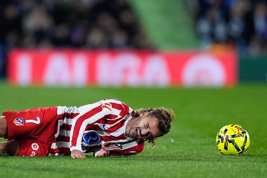 Antoine Griezmann v bolestiach.