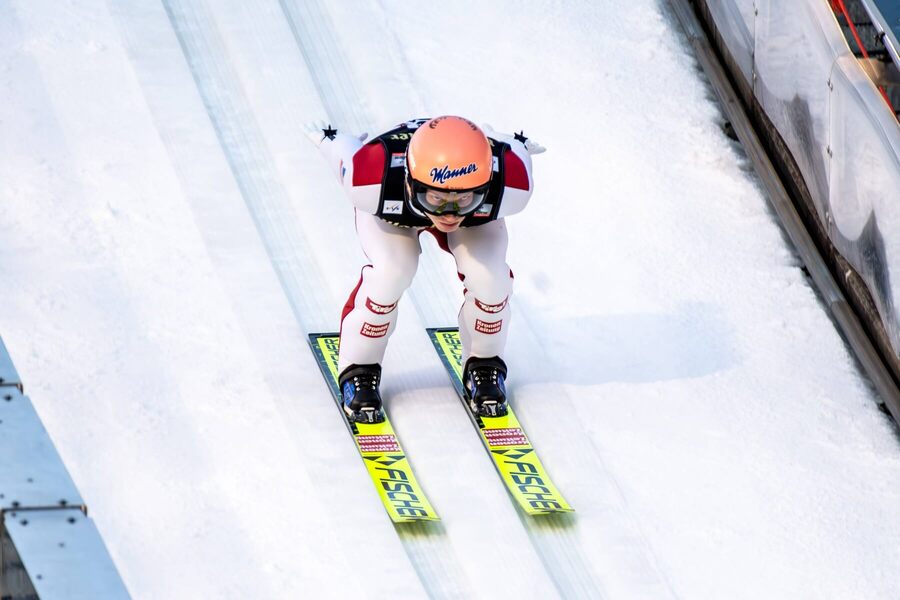 Rakúsky skokan na lyžiach Jan Hoerl