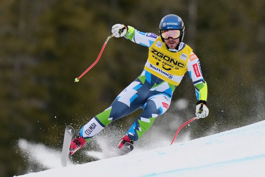 Slovinec Miha Hrobat na trati superobrovského slalomu