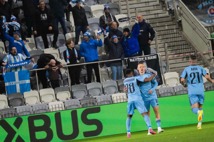 Nino Marcelli so spoluhráčmi.