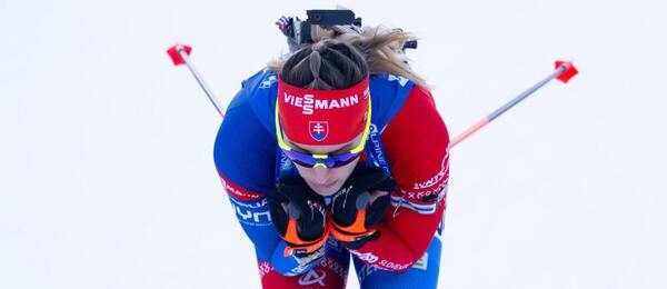 Paulína Bátovská Fialková v aerodynamickom postoji na bežkách