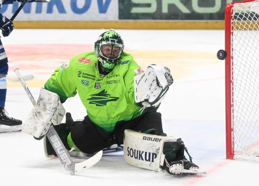 Brankár Connor LaCouvée v drese Žiliny.