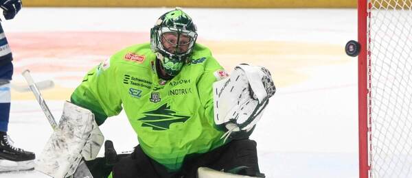 Brankár Connor LaCouvée v drese Žiliny.