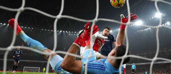 Gabriel Martinelli skóruje do siete Aston Villy