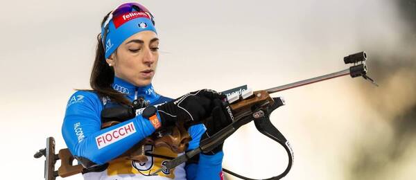 Lisa Vittozzi na strelnici v Östersunde