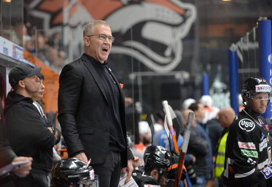 Tréner Košíc Dan Ceman.