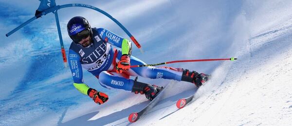 Cyprien Sarrazin necháva za sebou jednu z bránok počas obrovského slalomu v Beaver Creeku 2024