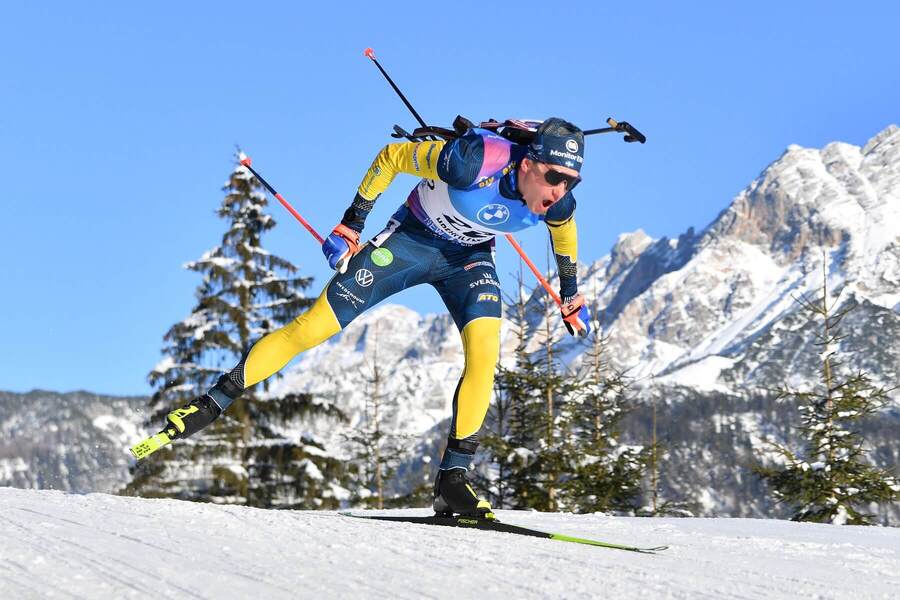 Švéd Martin Ponsiluoma v šprinte na trati v Hochfilzene
