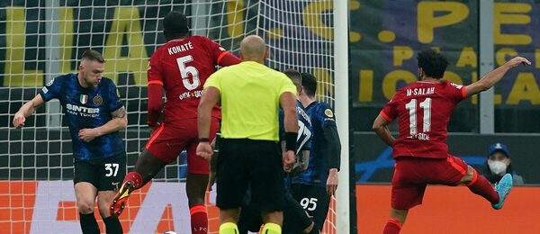 Momentka zápasu Inter – Liverpool.