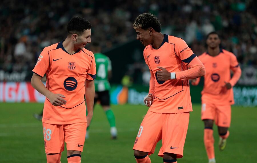 Roony Bardghji a Lamine Yamal v drese FC Barcelona