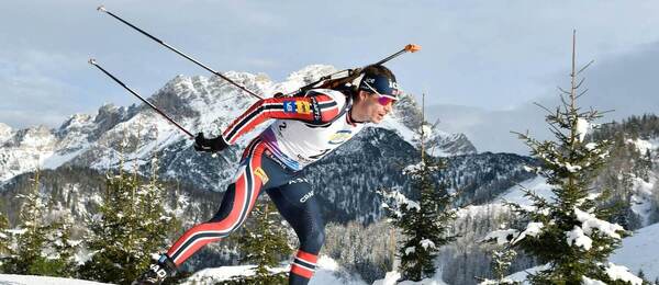 Sturla Holm Laegreid letí na trati v rakúskom stredisku Hochfilzen