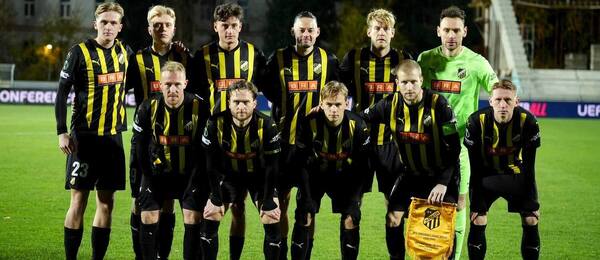 Fotografia základnej jedenástky BK Häcken pred zápasom na pôde HŠK Zrinjski Mostar v 4. kole ligovej fázy Konferenčnej ligy UEFA 2025/2026