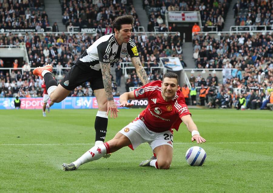 Sandro Tonali (Newcastle) a&nbsp;Diogo Dalot (Man United)