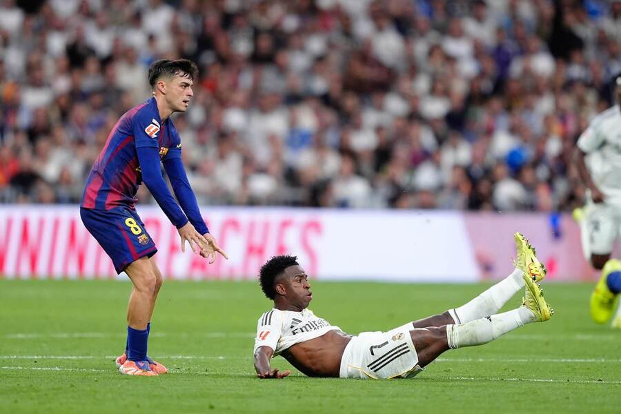 Pedri (Barcelona) a&nbsp;Viníciu Junior (Real Madrid)