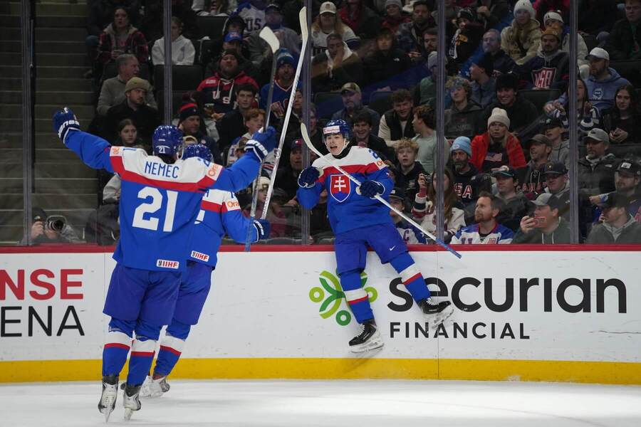 Slováci do&nbsp;20 rokov oslavujú gól do&nbsp;siete USA.
