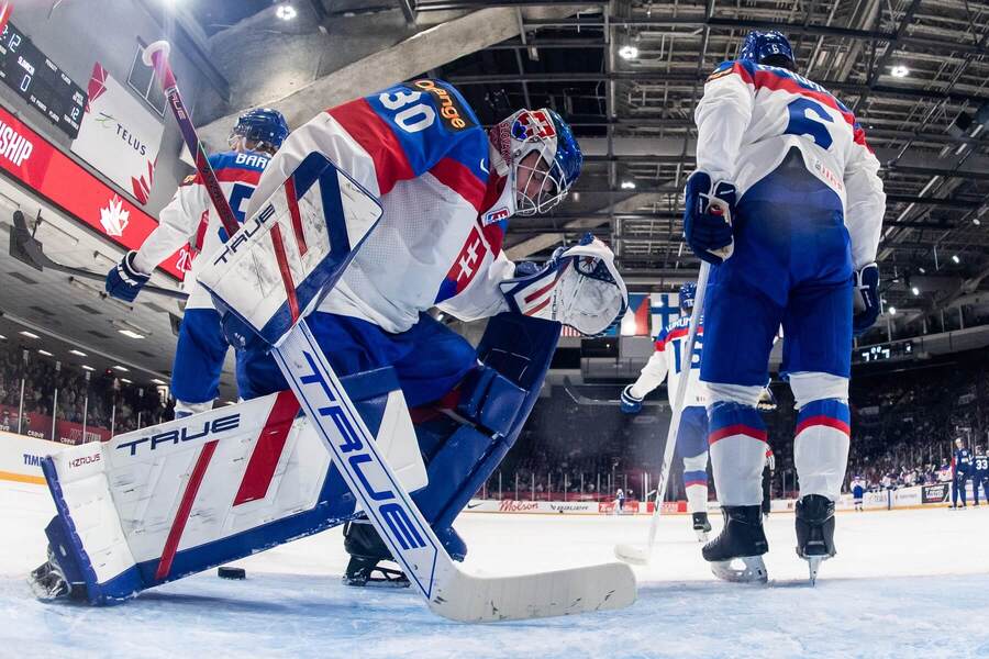 Záber z&nbsp;bránkoviska hokejistov Slovenska