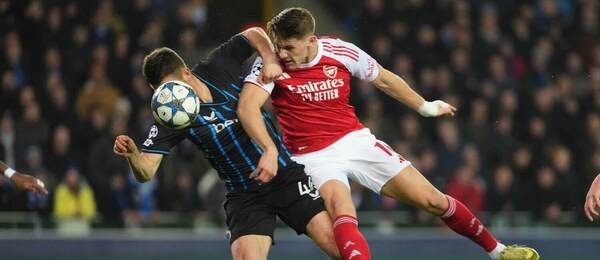 Viktor Gyokeres v súboji s hráčom FC Brugy