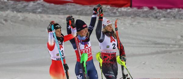 Camille Rast, Mikaela Shiffrin a Lara Colturi.