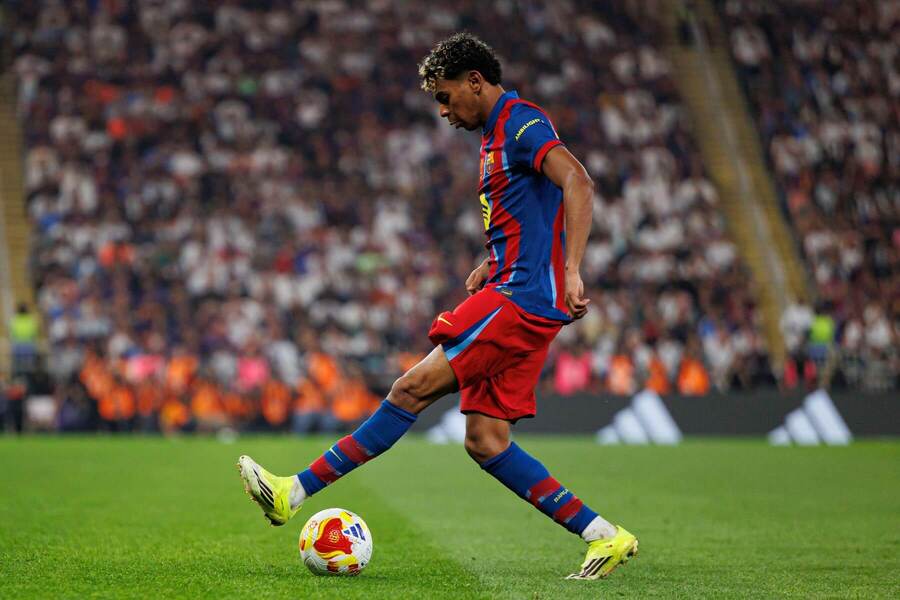 Útočník Lamine Yamal.