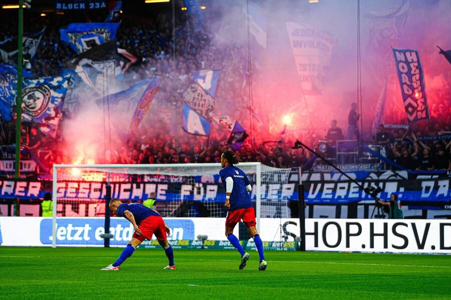 Atmosféra v&nbsp;derby zápase St. Pauli vs. Hamburger SV