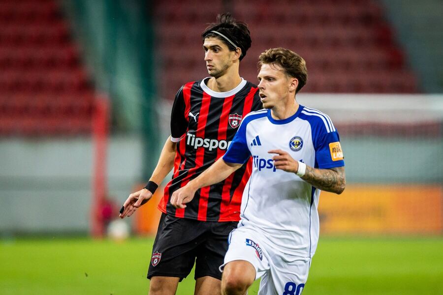 Z ľava Luka Khorkheli (Trnava) a&nbsp;Ben Cottrell (Michalovce)