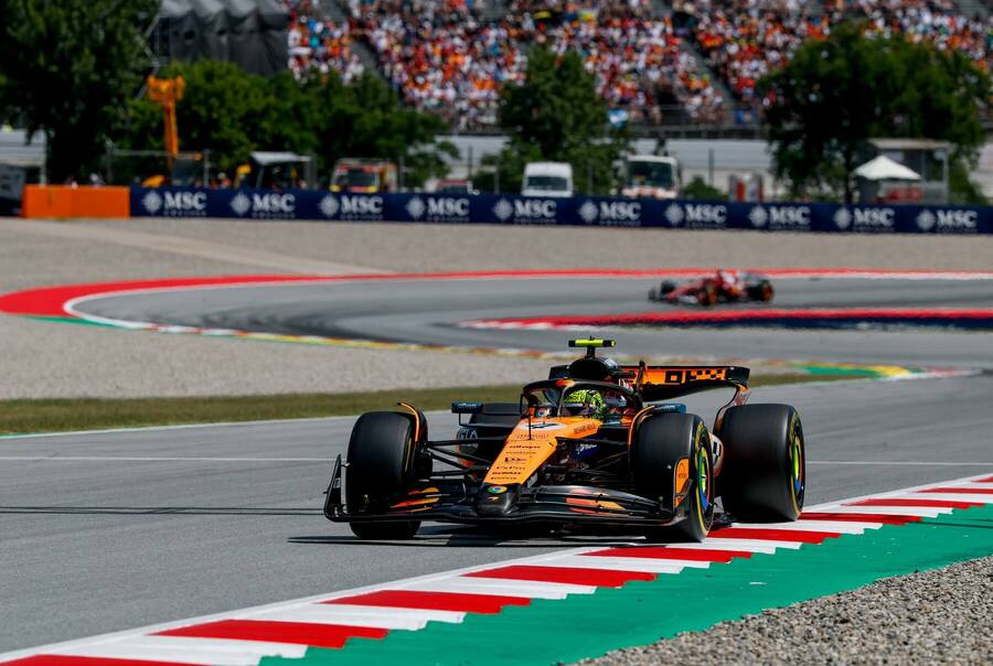 Lando Norris (McLaren) na&nbsp;trati v&nbsp;Barcelone