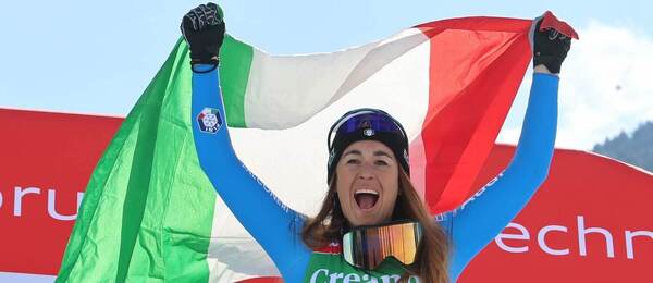 Sofia Goggia s vlajkou Talianska