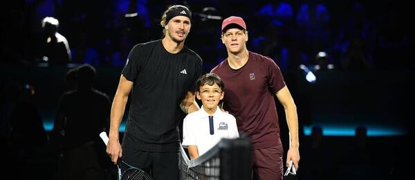 Alexander Zverev (vľavo), Jannik Sinner (vpravo)