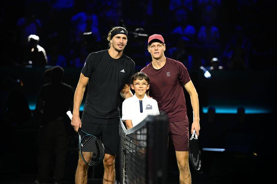 Alexander Zverev (vľavo), Jannik Sinner (vpravo)