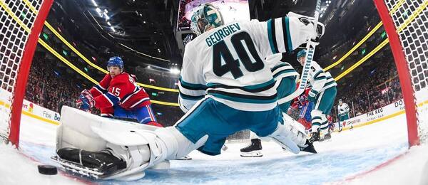Gólman San Jose nedokázal zabrániť gólu hráčov Montrealu