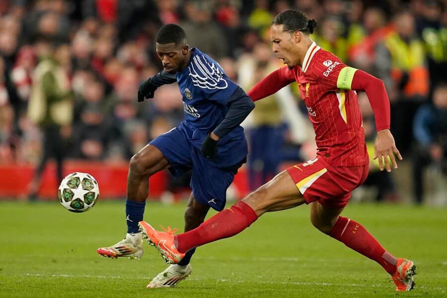 Ousmane Dembélé (PSG) a&nbsp;Virgil van Dijk (Liverpool)