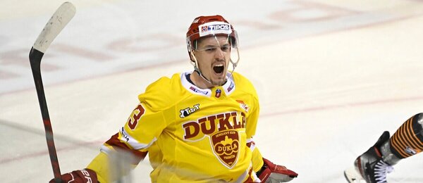 útočník HK Dukla Trenčín – Juraj Bezúch