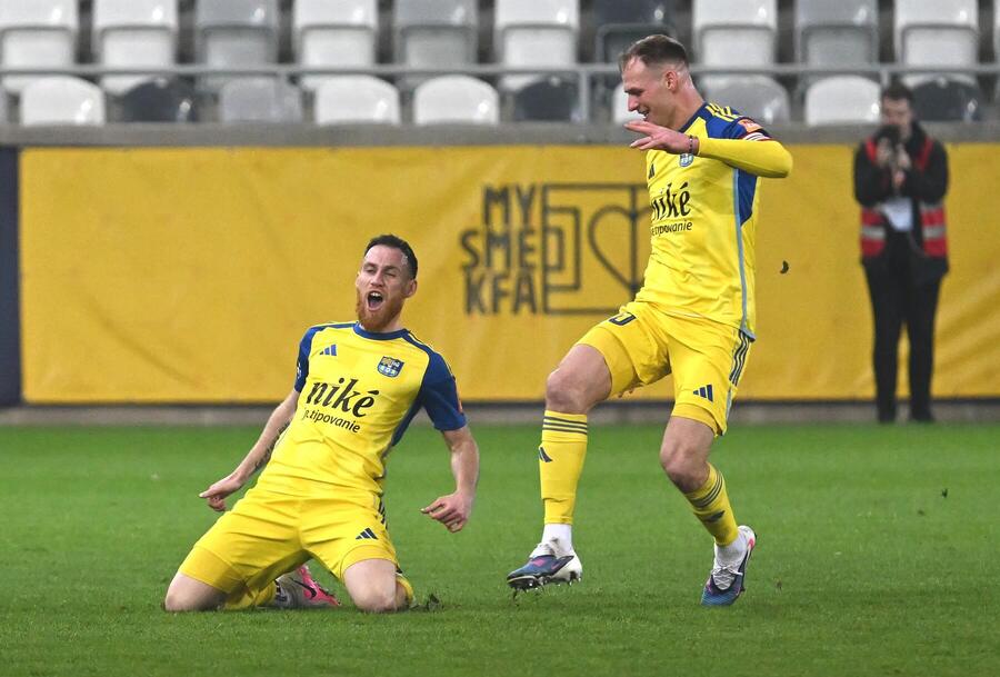 Na fotografii futbalisti FC Košice: zľava Dávid Gallovič a&nbsp;Ján Krivák.