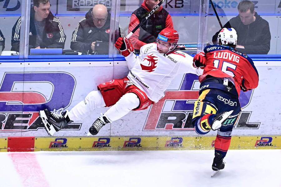 Pardubice vs. Třinec.