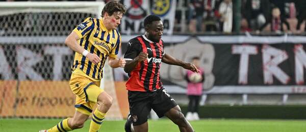 Zľava záložník DAC Máté Tuboly a krídelník Spartaka Philip Azango počas zápasu FC Spartak Trnava vs. FC DAC 1904 Dunajská Streda v 1. kole skupiny o titul v Niké lige 2024/2025