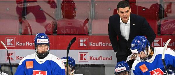 Tréner Martin Dendis s hráčmi SR 18.