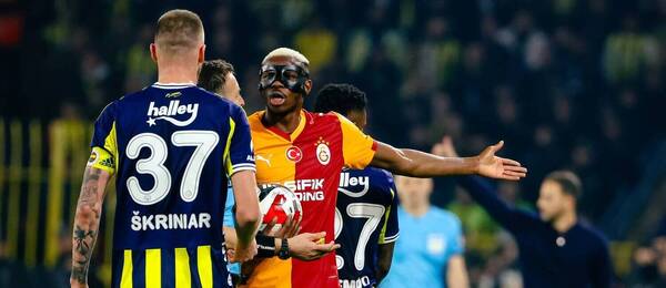 Milan Škriniar v zápase Fenerbahce s Galatasaray.