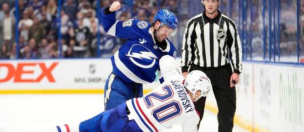 Hagel v bitke s Jurajom Slafkovským.