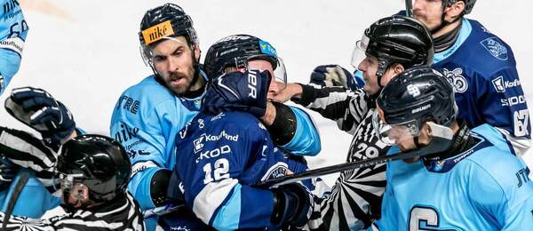 Šarvátka medzi hráčmi Nitry a Slovana.